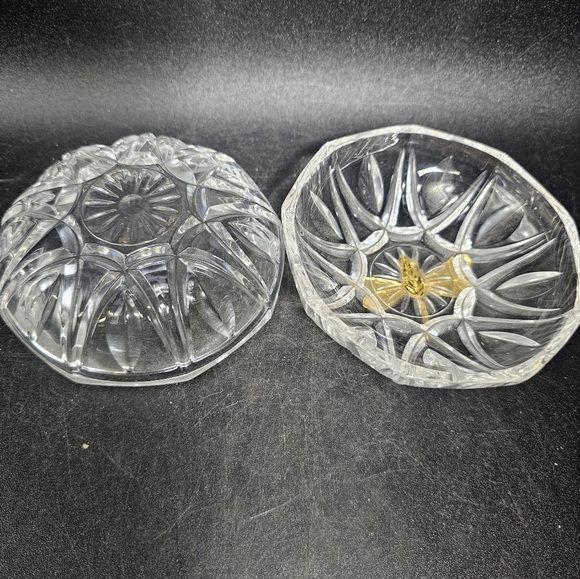 Elegant Crystal Paperweight with Gold Dragonfly Accent‎ - Picture 3 of 3